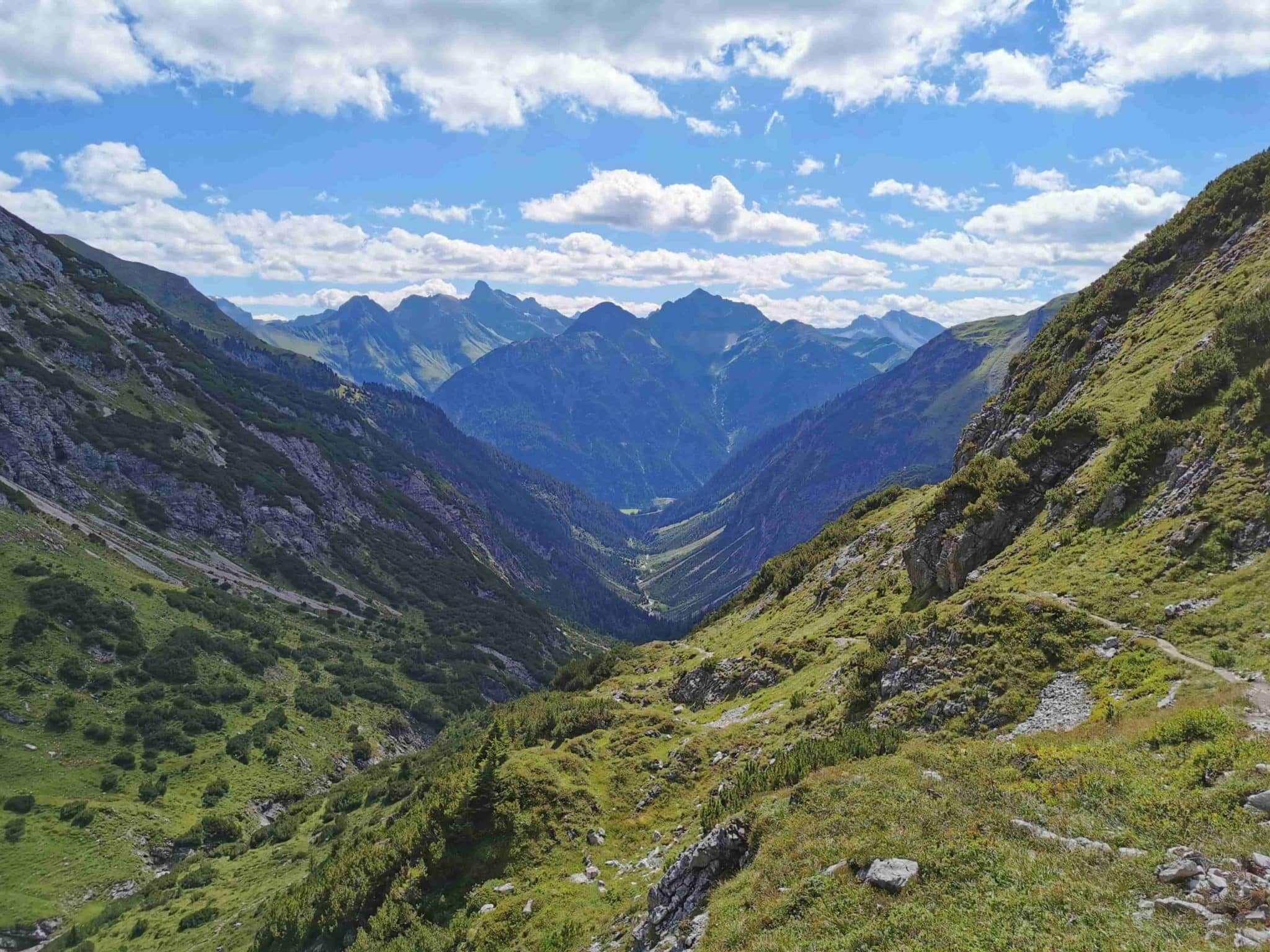 Wanderweg zwischen Kemtnerhütte und Holzgau
