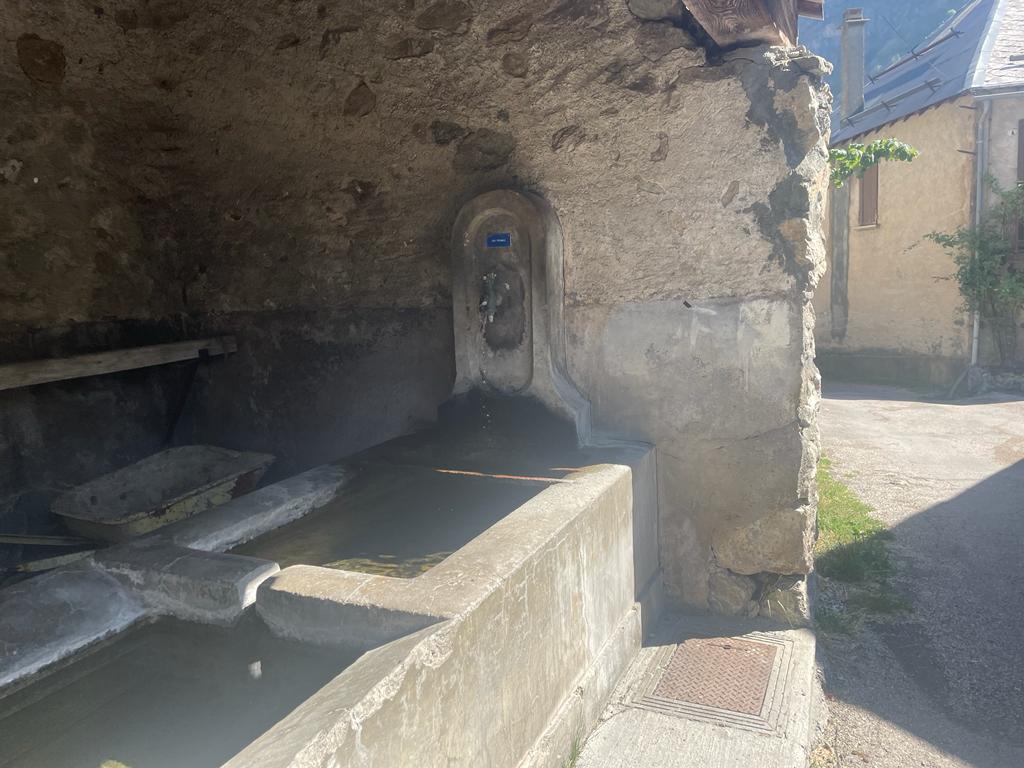 Brunnen im französischen Bergdorf